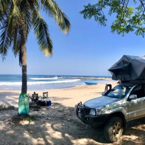 Toyota-Prado-auto-met-daktent-4x4-Costa-Rica