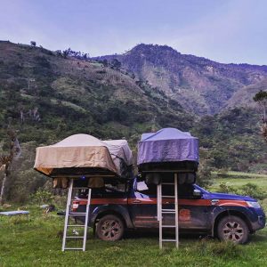 renault-alaskan-4wd auto-met-daktent huren in colombia