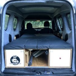 Camperbus huren Argentinie Charito bed